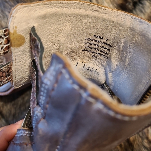 SOLD! Freebird by Steven Tiara Pink Snake Multi Size 7 RARE Heeled Sandals - Picture 8 of 9